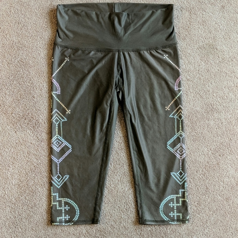 Teeki Seven Crowns print capris
